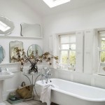 biała łazienka w stylu retro poddasze
