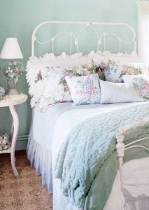 romantyczna błękitna sypialnia